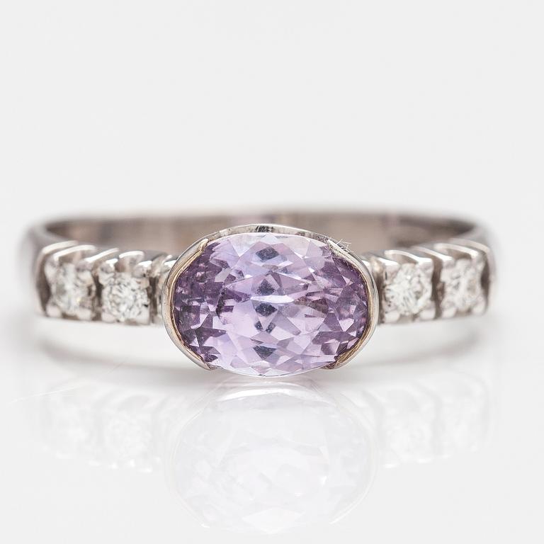 RING, 14K vitguld, rosa safir, diamanter ca. 0.10 ct tot. Finland 2016.