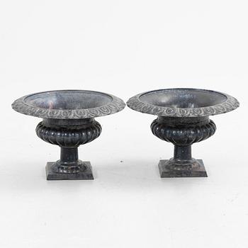 Garden urns, a pair, later part of the 20th century.