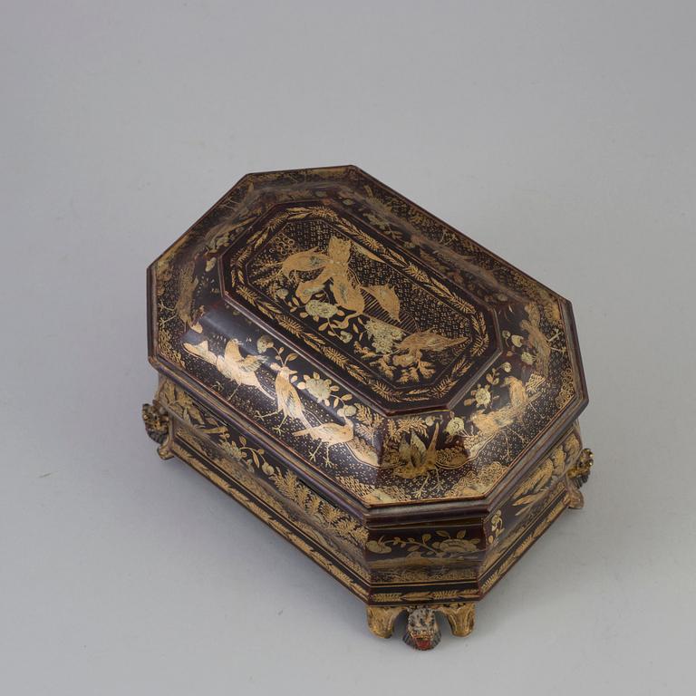 A Chinese lacquered box with cover with two pewter tea caddies, Qing dynasty, 19th Century.