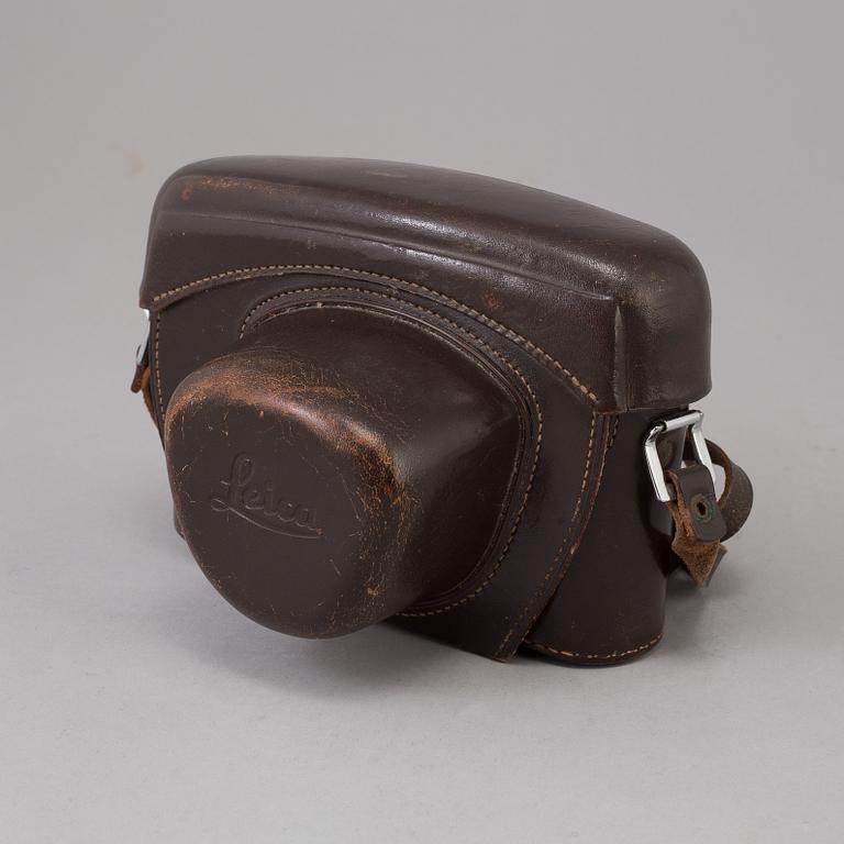 A chrome body Leica M1 no 1102018 from Wetzlar 1964. With Elmar f=5 cm 1:2.8.