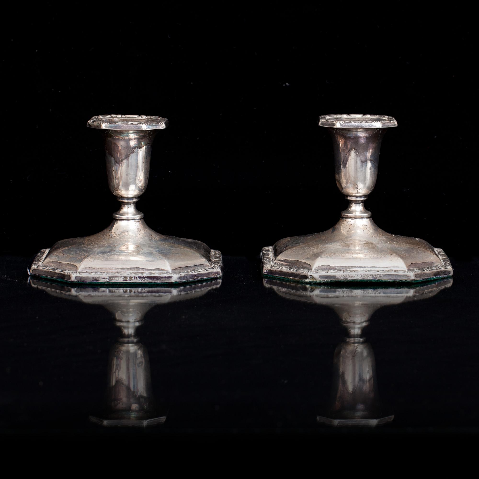 LJUSSTAKAR, ett par, silver. 1900-talets första hälft.