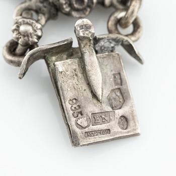 Armband, silver med korall, Ungern.