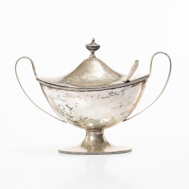 Guldsmedsaktiebolaget (GAB), Sockerskål, silver, gustaviansk stil, 1920, samt sked, MGAB, 1941.