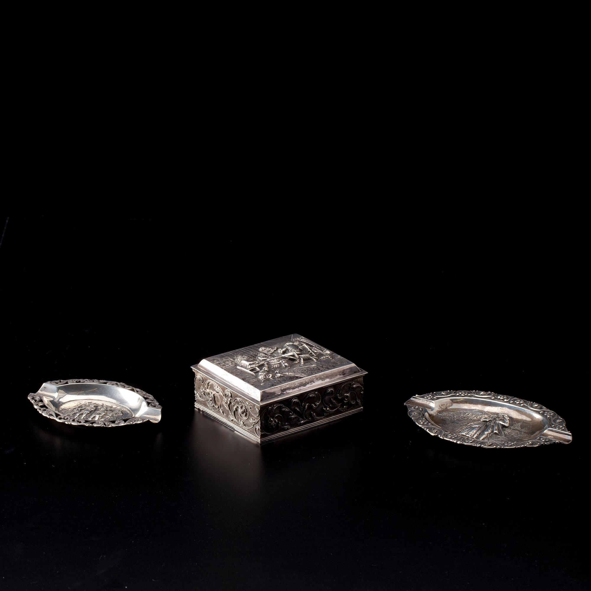 ASKFAT, 2 st, silver, Holland resp finska importstämplar, CIGARETTASK, silver, Holland 1949-1952. Vikt ca 297 g.