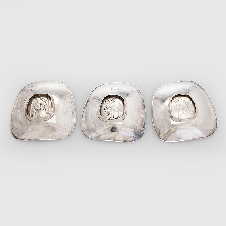 Two 1950s silver dishes, Hopeatehdas Oy, Helsingfors, 1951–55.