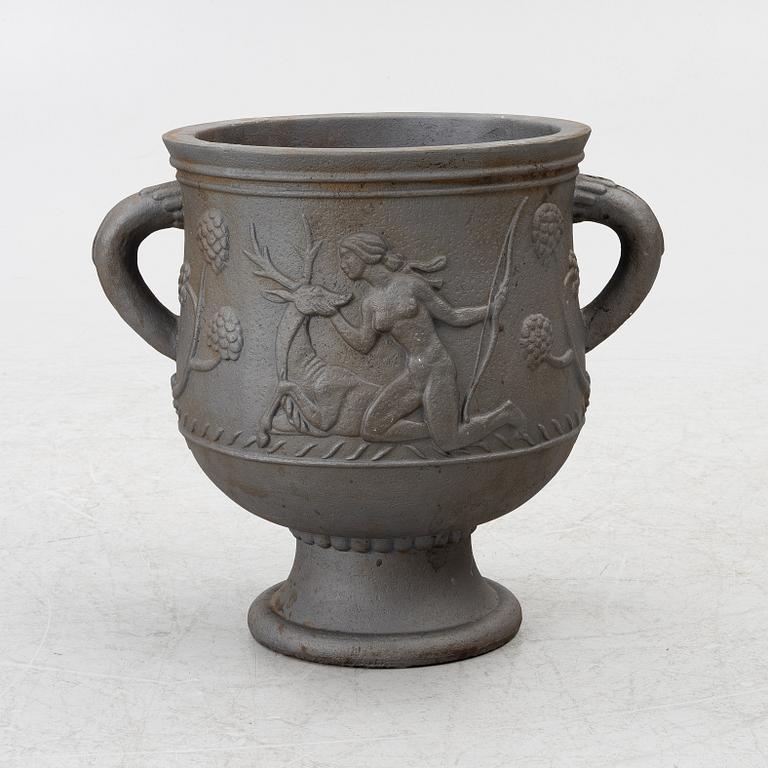 Ivar Johnsson, Garden urn, "Diana urn", Näfveqvarn Works, 1920s.