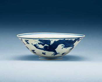 1547. A blue and white Transitional bowl, 17th Century.