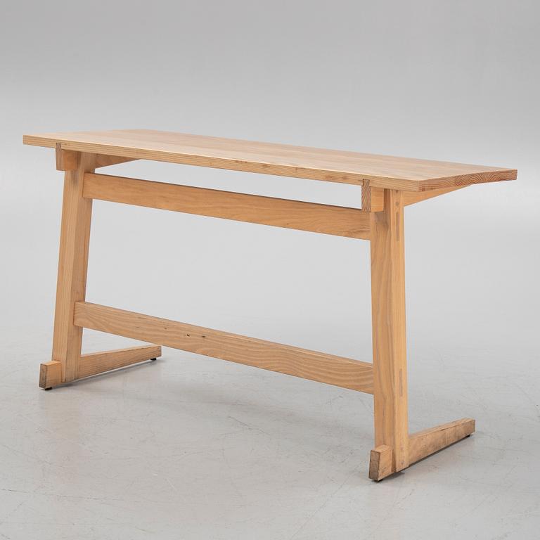 Matbord, tillverkat på Sävar snickeri.