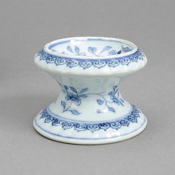 PARTI PORSLIN, 4 delar, Kangxi resp Qianlong, Kina, 1700-tal.