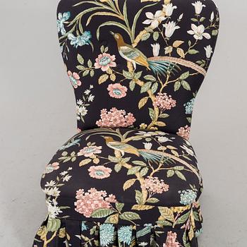 FÅTÖLJ, s.k. Emma-fåtölj. 1900-talets mitt.
