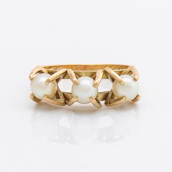 Elis Kauppi, ring 14K guld med 3 odlade pärlor ca 4 mm, Kupittaan Kulta 1967 Finland.