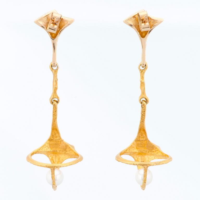 KORVAKORUT, viljellyt helmet, 14K kultaa. Lapponia 1994.