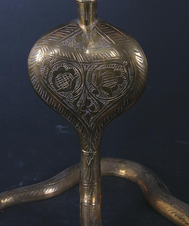LJUSSTAKE, mässing, orientalisk.
Proveniens: Git Gay.