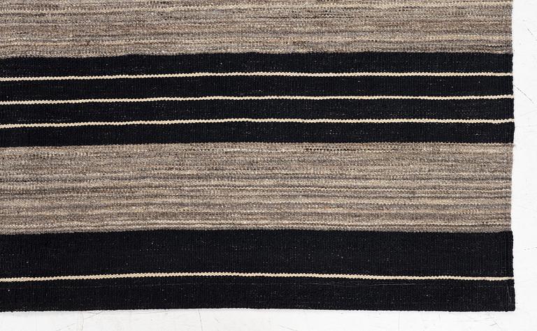 Matta, Afghanistan, slätväv, ca 186 x 166 cm.