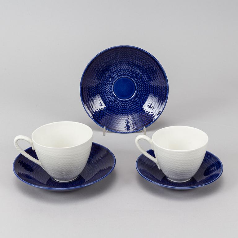Hertha Bengtson, a part 'Blå Eld' coffee and tea service, Rörstrand (15 pieces).