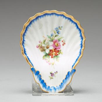 Two butter shells and a salt, Imperial Porcelain Manufacture, St. Petersburg, Russia, period of Czar Nicholas II.