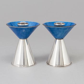 WA BOLIN, ljusstakar av sterling silver och emalj, Stockholm 1967. Vikt ca 311 gram.