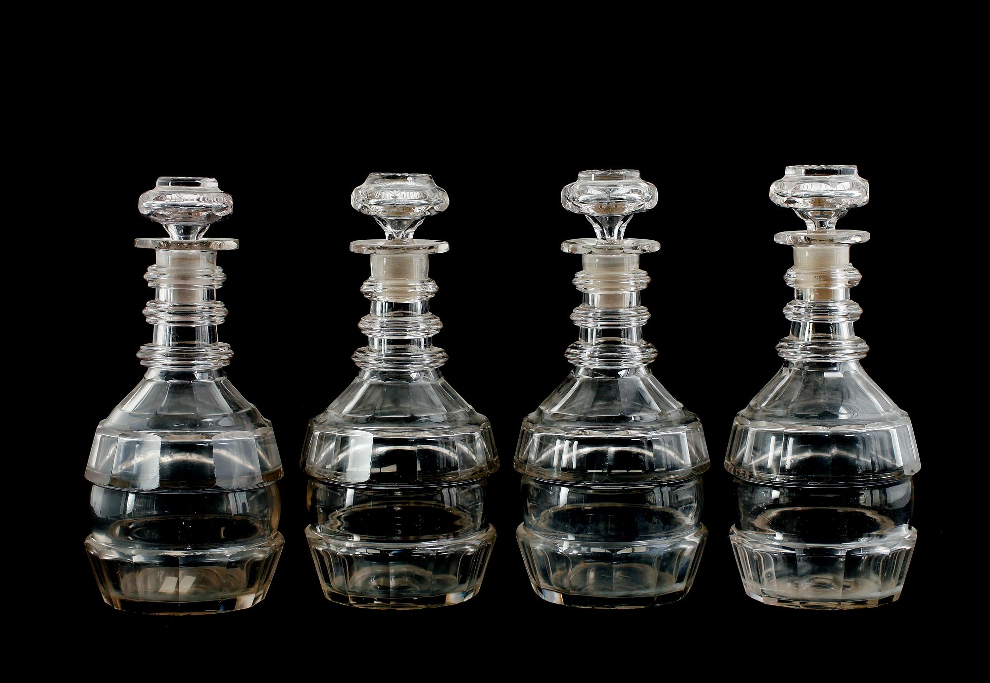 KARAFFER, 4 st, glas, 1800-talets mitt.