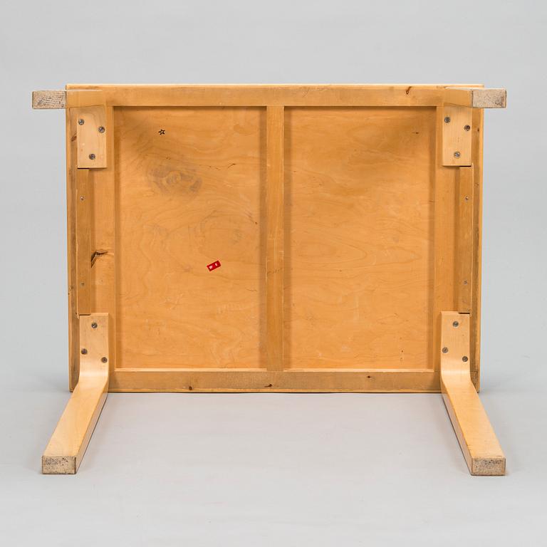 Alvar Aalto, A mid-20th century table for O.Y. Huonekalu- ja Rakennustyötehdas A.B.,