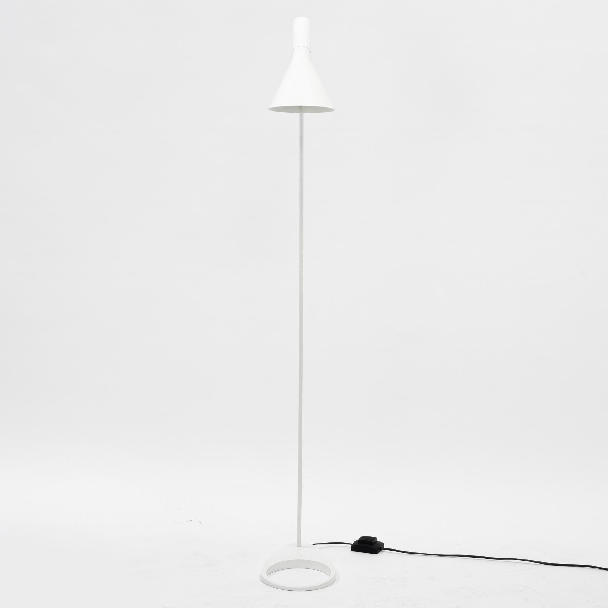 Arne Jacobsen, golvlampa, "AJ", Louis Poulsen, Danmark.