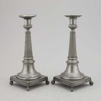 LJUSSTAKAR, ett par, tenn. Av Lars Löfgren Uppsala 1823-1873.