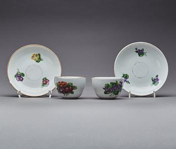 KOPPAR med FAT, 2 st, porslin, Royal Copenhagen, 1700-tal.