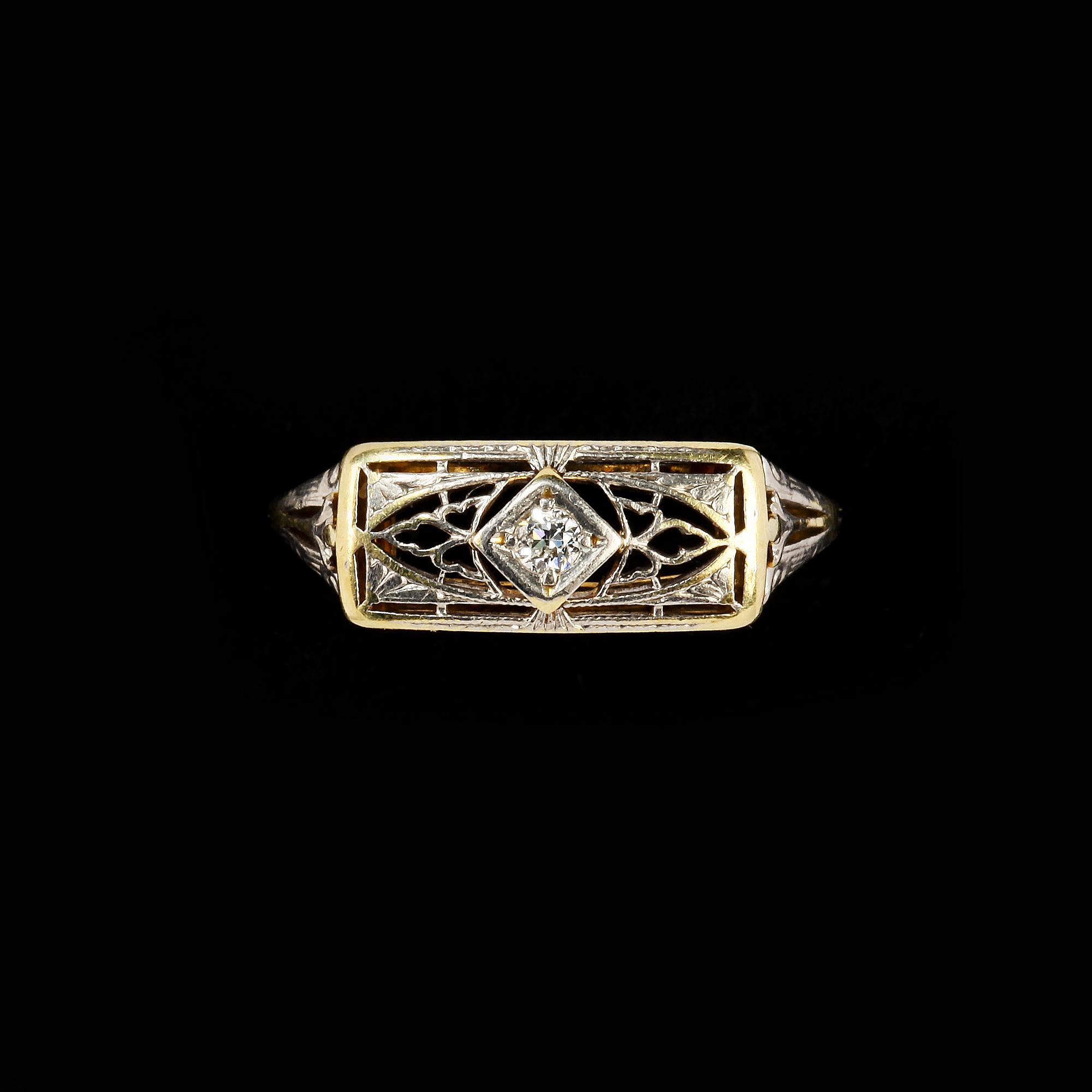 RING, 14k guld med gammalslipad diamant, ca 0.14 ct. Vikt 2 g.