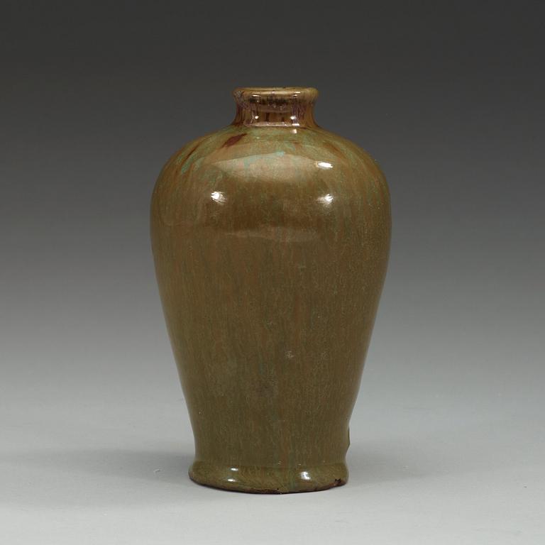 A green jun glazed vase, 18th Century or older.