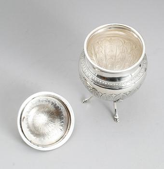 LOCKSKÅL, silver, empirestil, otydliga stämplar. Vikt 262 gram.