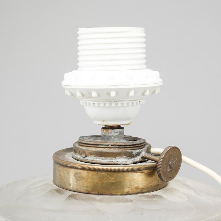 An early 20th century tablelamp.