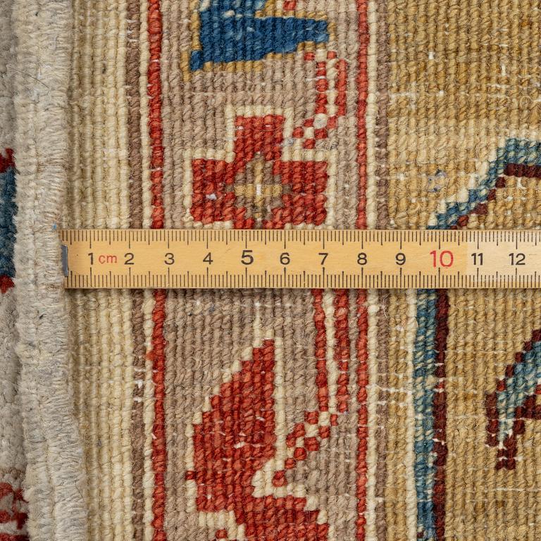 Ziegler Mahal carpet, modern, approx. 390 x 300 cm.