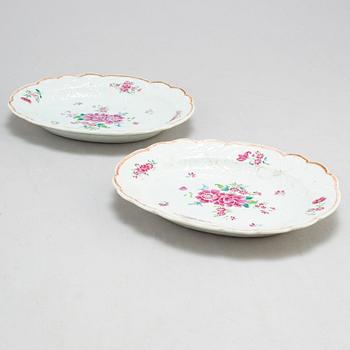 A pair of famille rose serving dishes, Qing dynasty, Qianlong (1736-95).