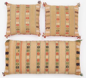 WAGON CUSHION and CUSHIONS, 1 pair. Flat-weave (rölakan). Skåne around 1830-40.