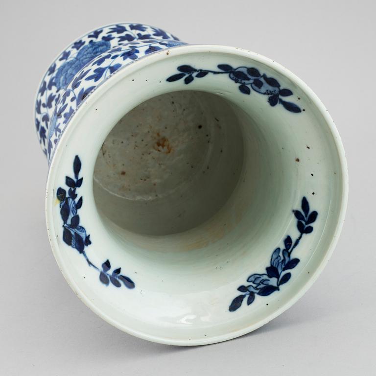 A large blue and white trumpet vase, Qing dynasty, 19th century.