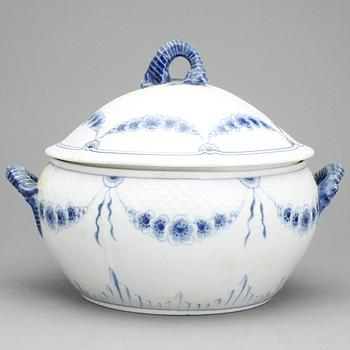 TERRIN, porslin, "Empire", Bing & Gröndahl, Danmark, omkring 1900-talets mitt.