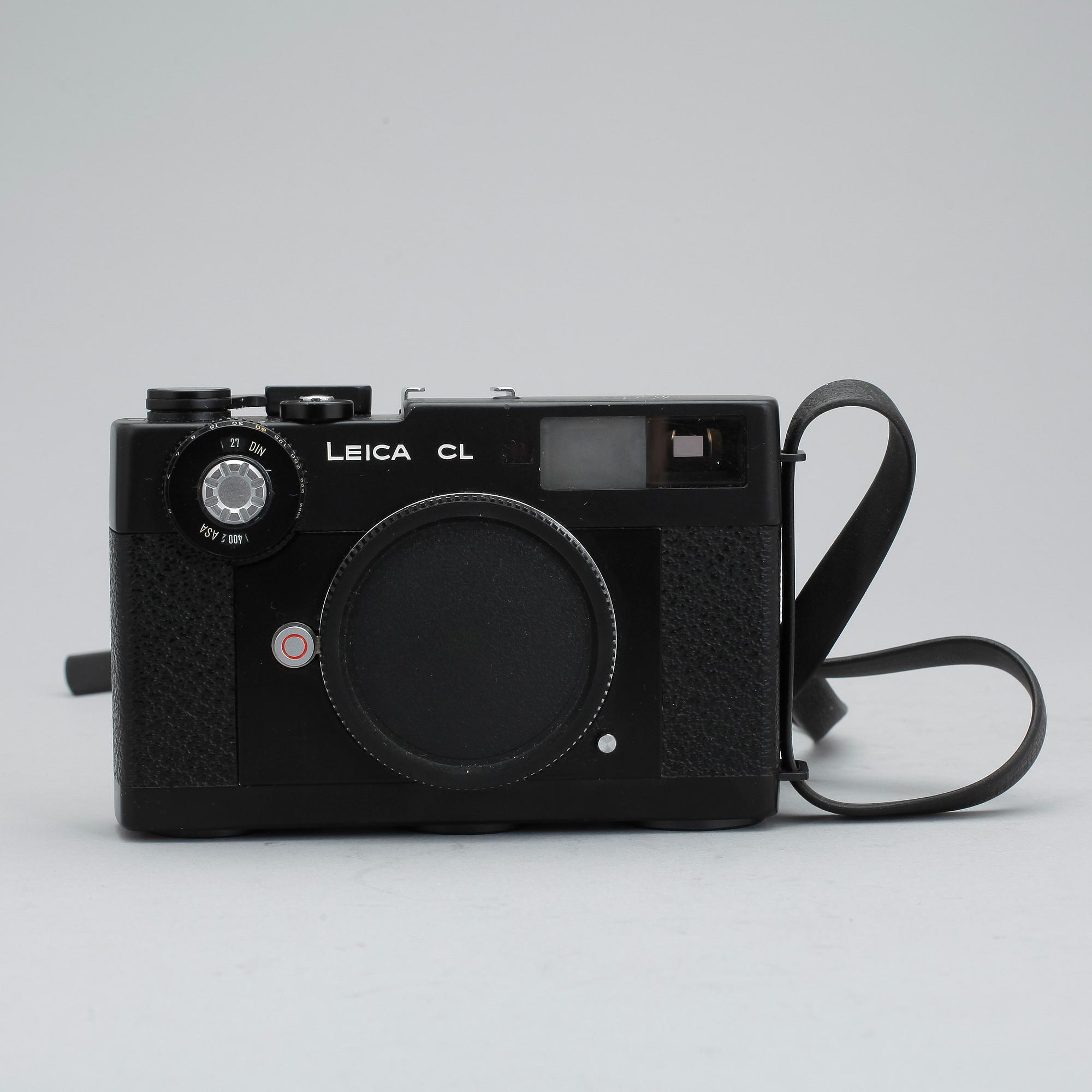 KAMERA samt 2 objektiv, Leica CL, nr. 1403135, 1974.
