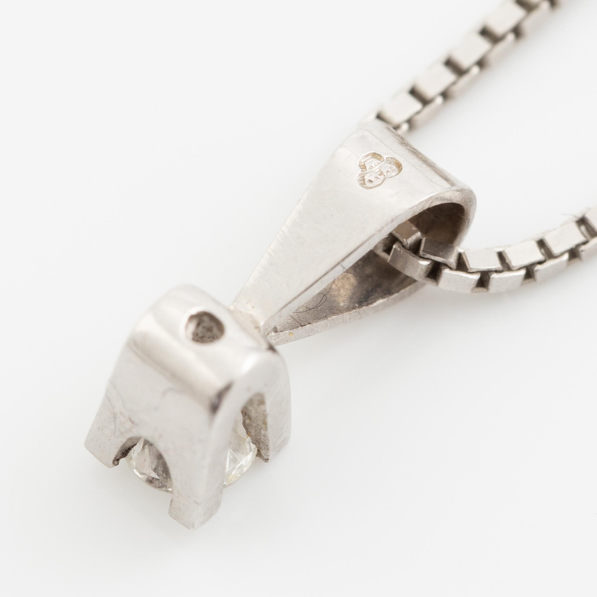 Hänge med kedja 18K vitguld med en rund briljantslipad diamant.