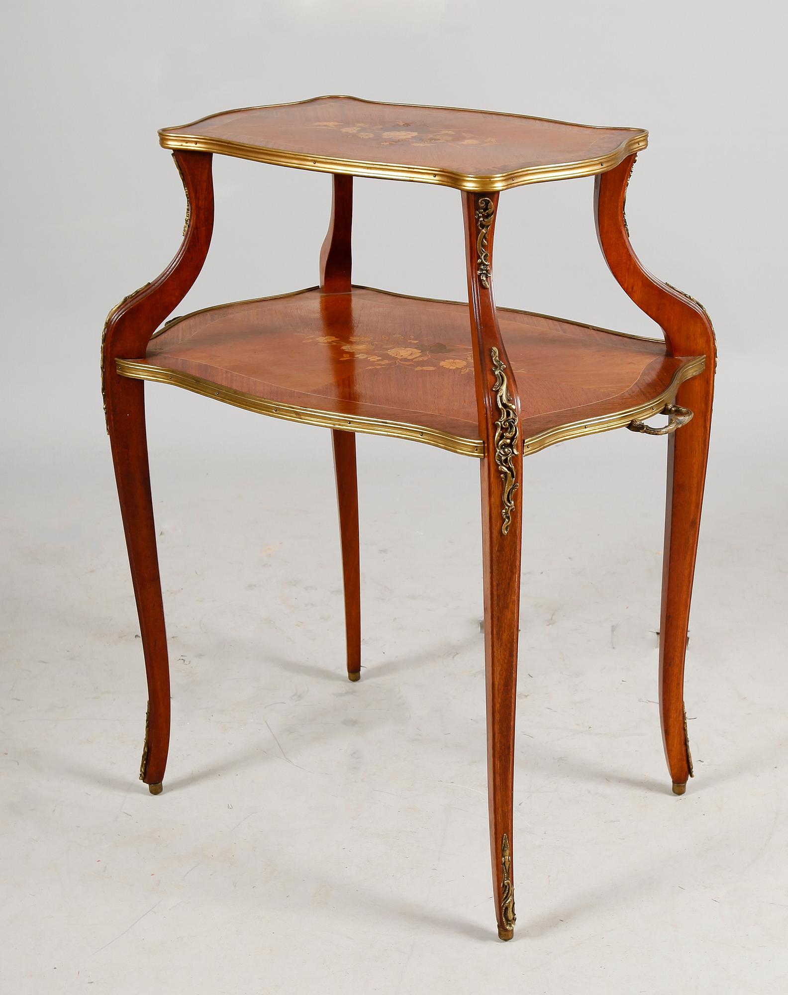 ETAGEBORD, fransk rokokostil, 1900-talets första hälft.