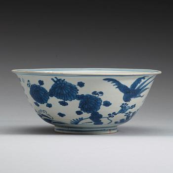 A blue and white bowl, Ming dynasty. With Chenghuas (1465-87) six charakters mark.