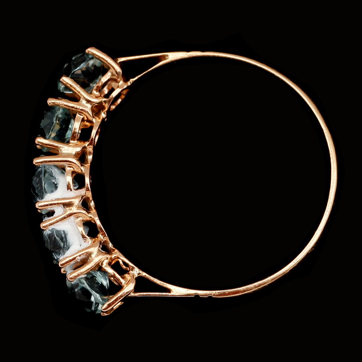 RING, 18 k guld, med akvamariner. Tot vikt 2 g.