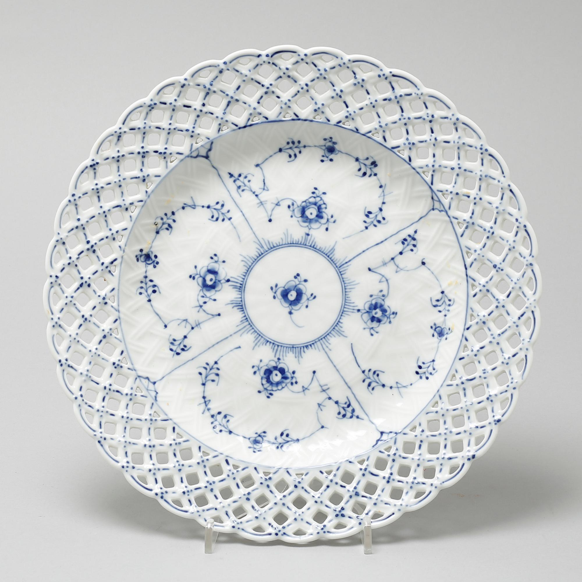 A plate/platter, "Blue fluted full lace" by Royal Copenhagen, 1960/70s.