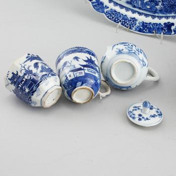 Ten blue and white chinese dishes from the 18th century.