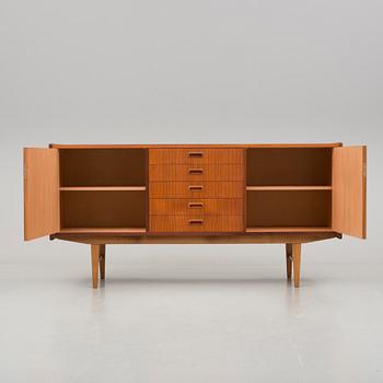 SIDEBOARD, 1900-talets mitt.