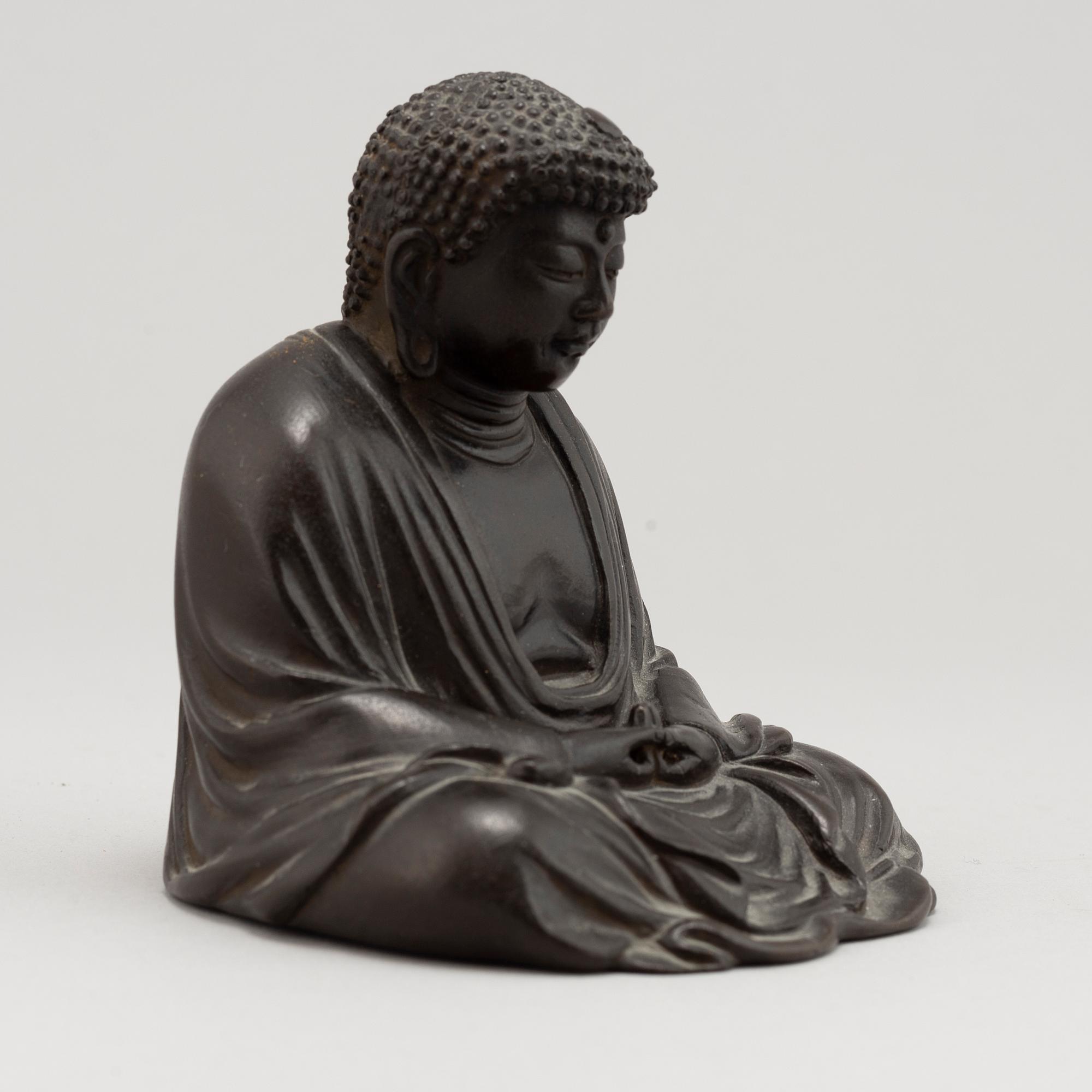 A Japanese seated bronze okimono of Amitabha buddha, 20th century.