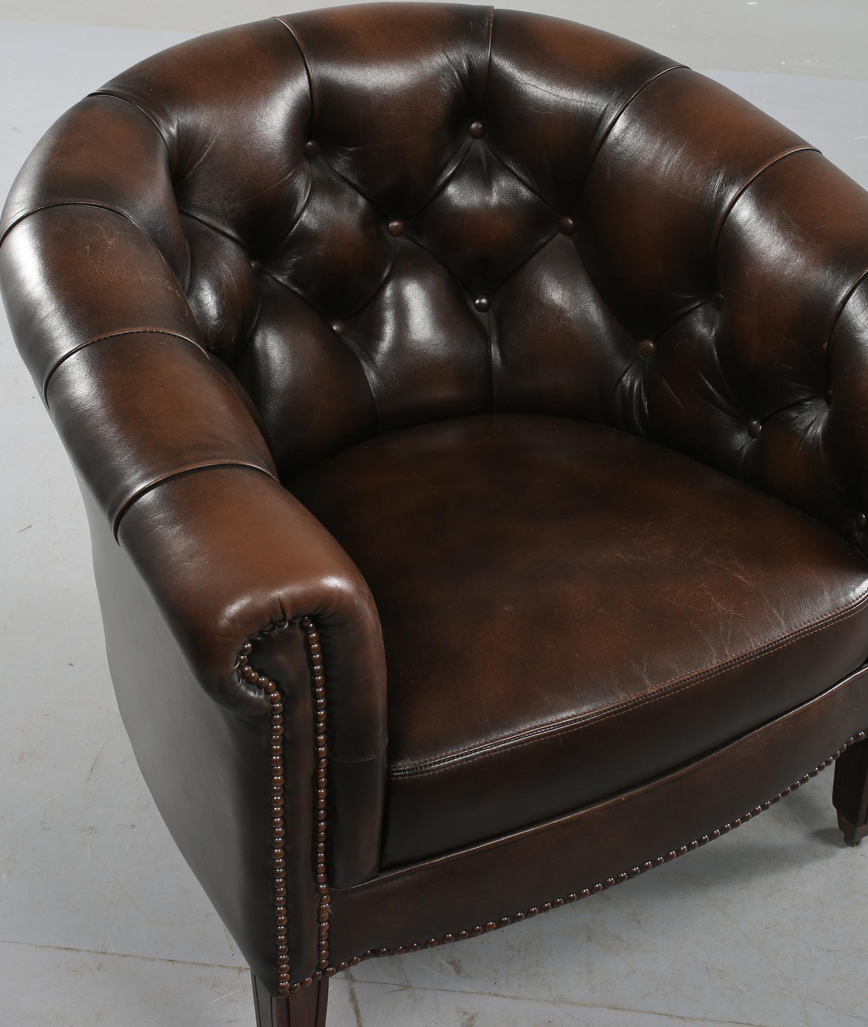 CLUBBFÅTÖLJER, 2 st, 1900-talets andra hälft.