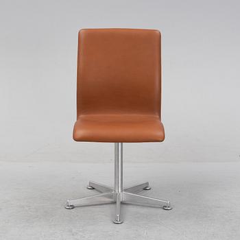 Arne Jacobsen, skrivbordsstol, "Oxford", Fritz Hansen, Danmark, daterad 2003.