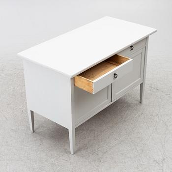 Chest of drawers/cabinet, first half of the 20th century.