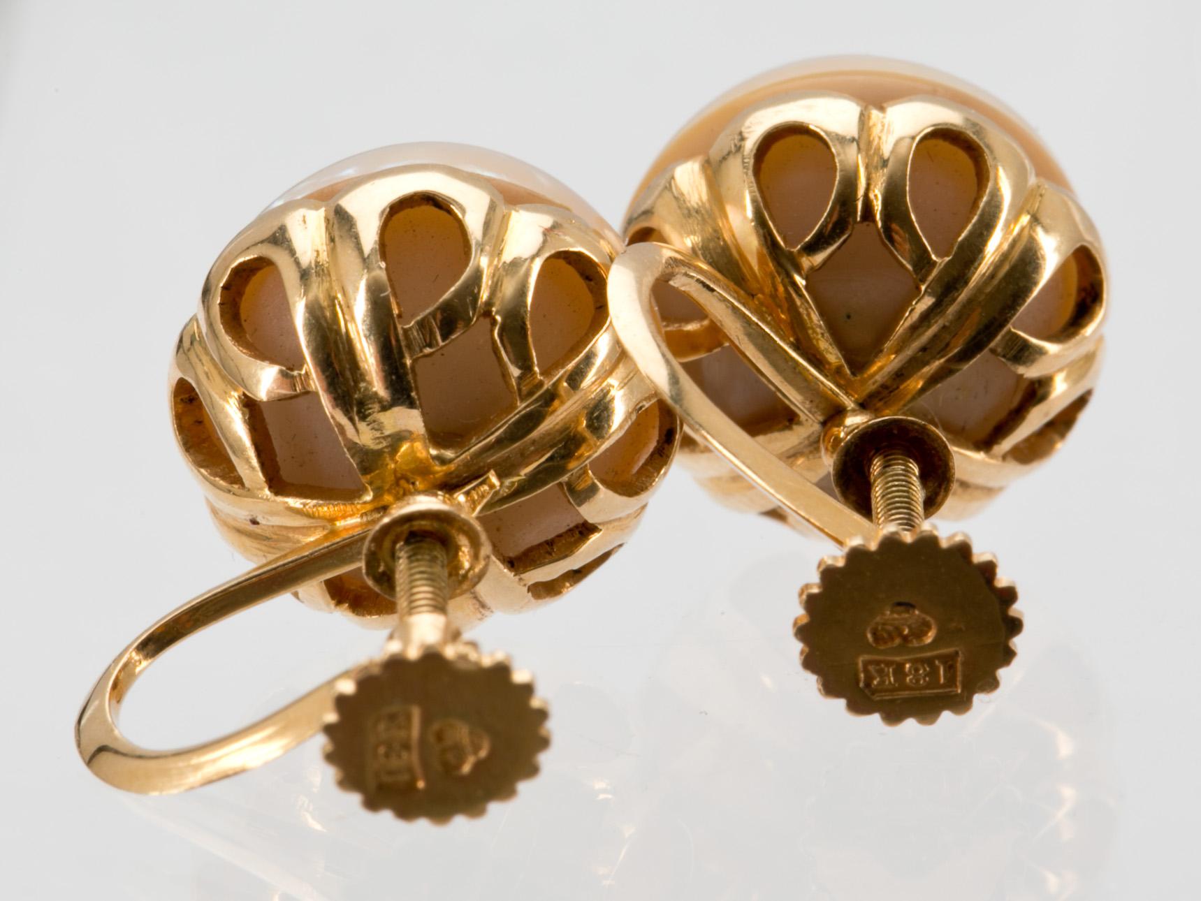 ÖRHÄNGEN, 18k guld med mabépärlor. Vikt ca 6,5 g.