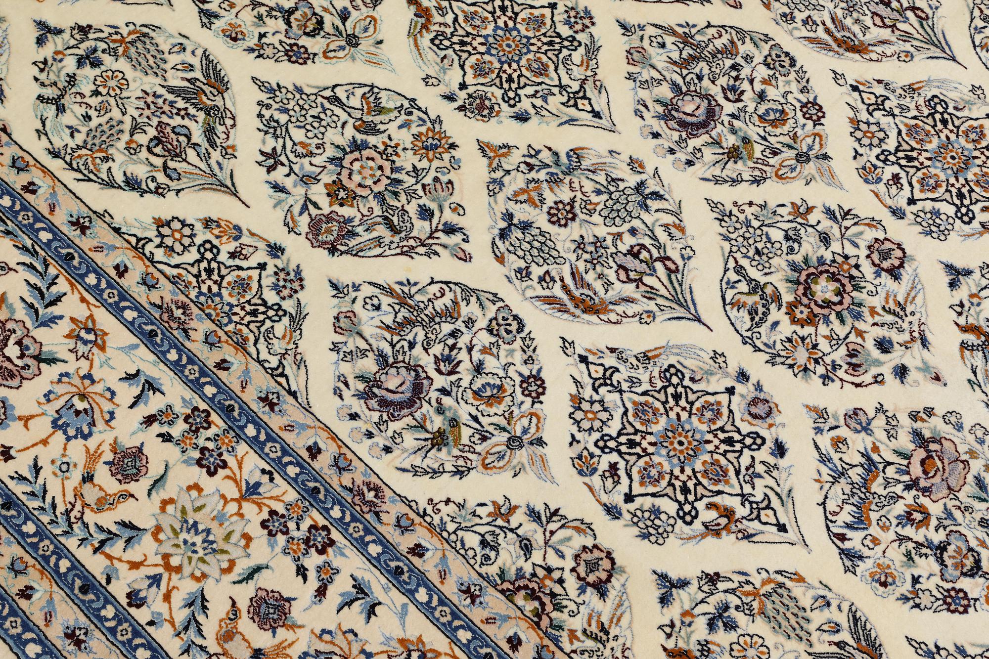 Matta, Nain, part silk, s.k. 6 LAA, ca 265 x 204 cm.