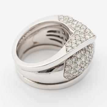 Ring 18K vitguld med briljantslipade diamanter.